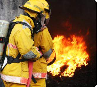 Squadra antincendio al lavoro